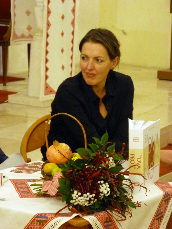 PREDSTAVLJANJE KNJIGE ANTONIJE RUSKOVIĆ RADONIĆ - &bdquo;Pro dva za dva, početnica konavoskog veza&ldquo;