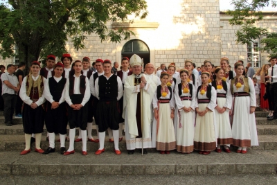 BISKUP KRIZMAO 18 MLADIH